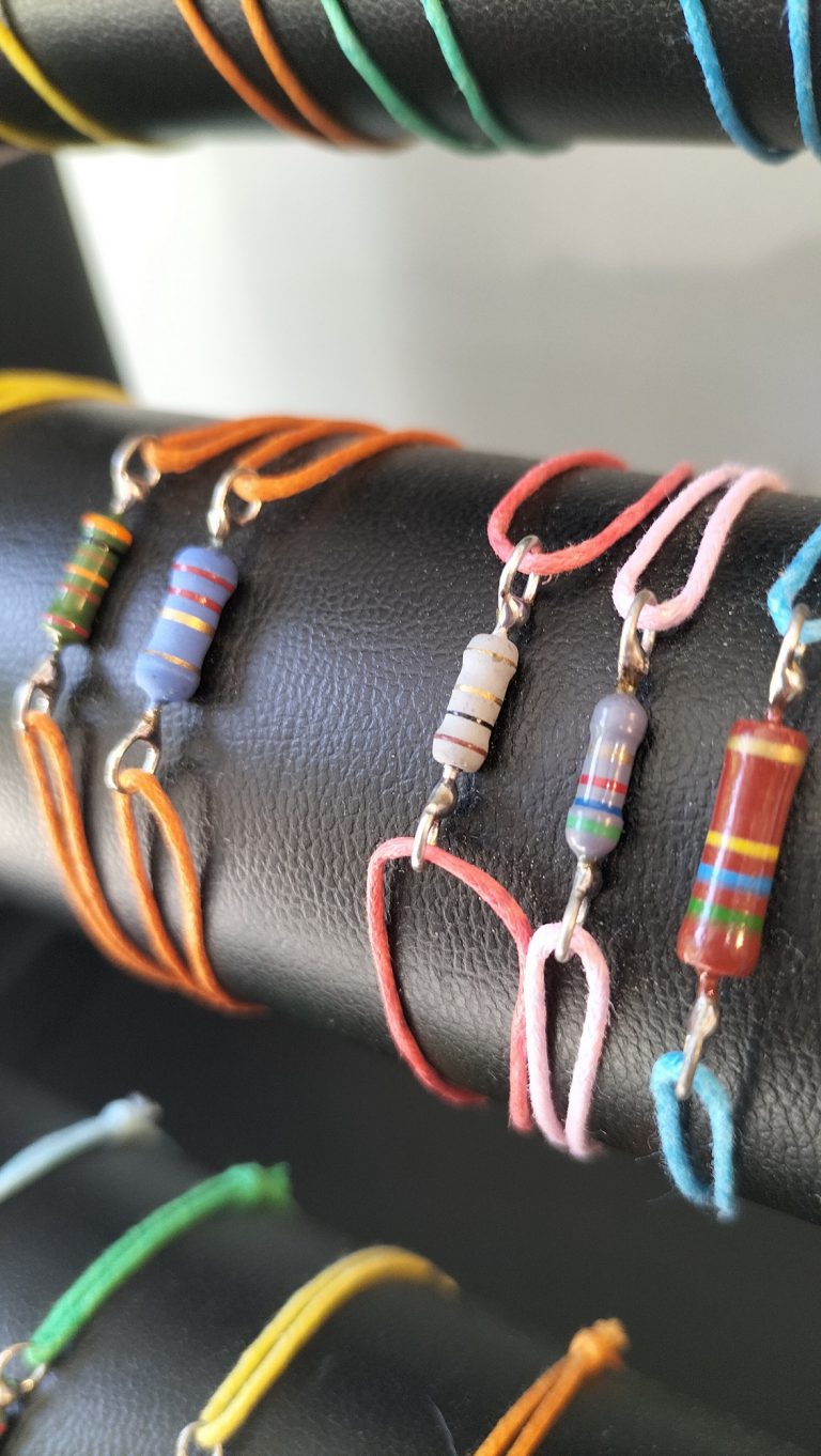 bracelets-composant electronique-coton ciré-l'ilot-saint-guilhem-le-désert